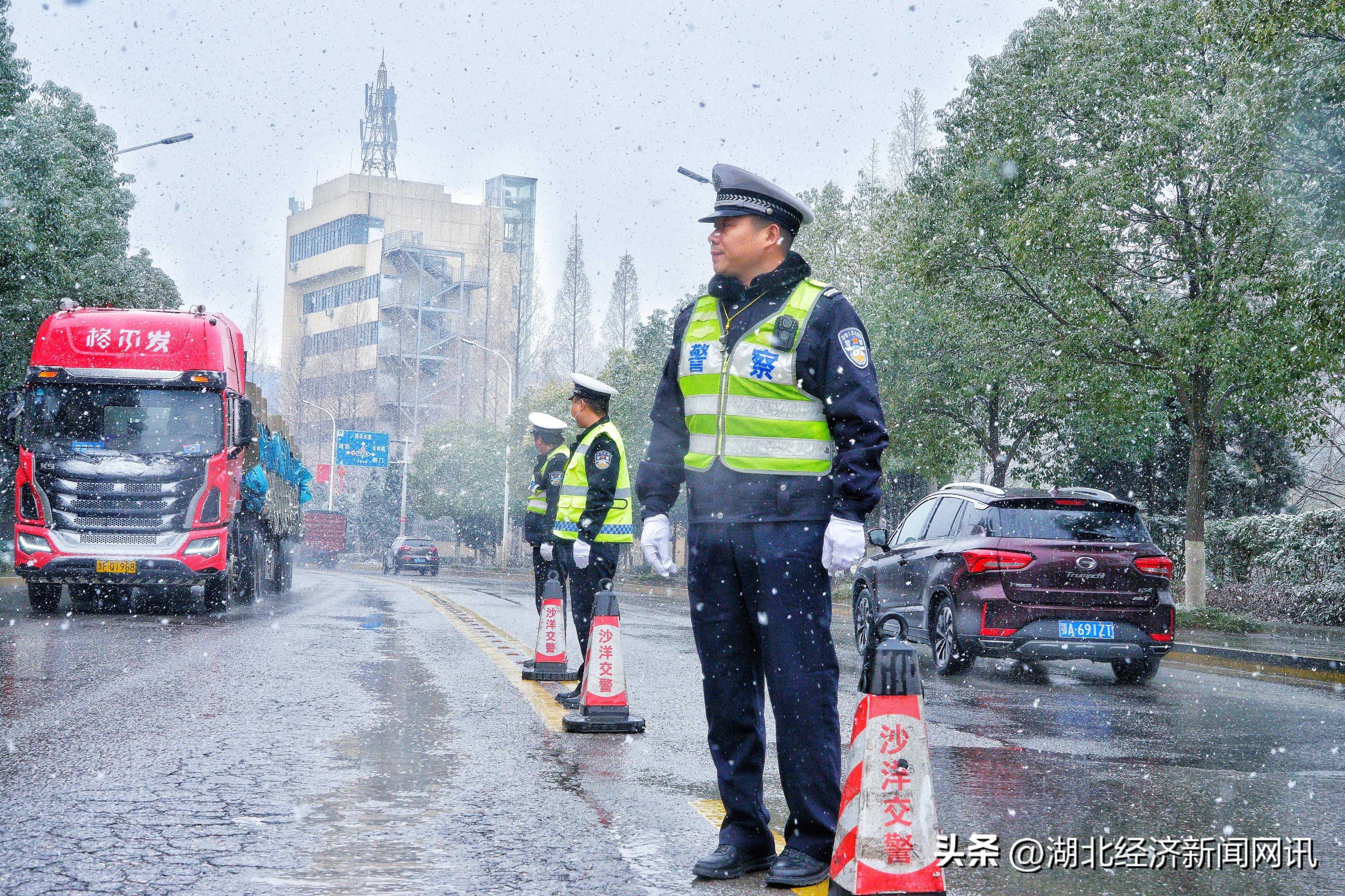 双河镇交通迈向现代化新篇章，最新新闻动态报道